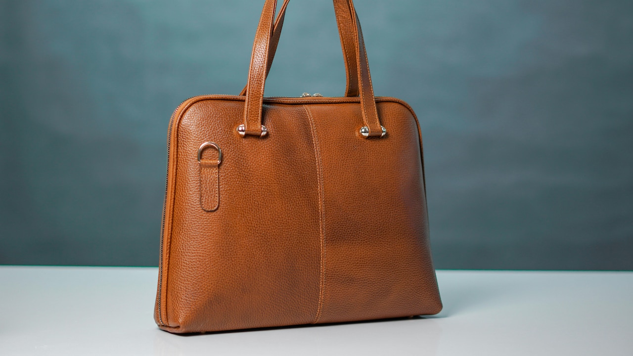 Read what makes your favourite leather bag peel and how to fix it