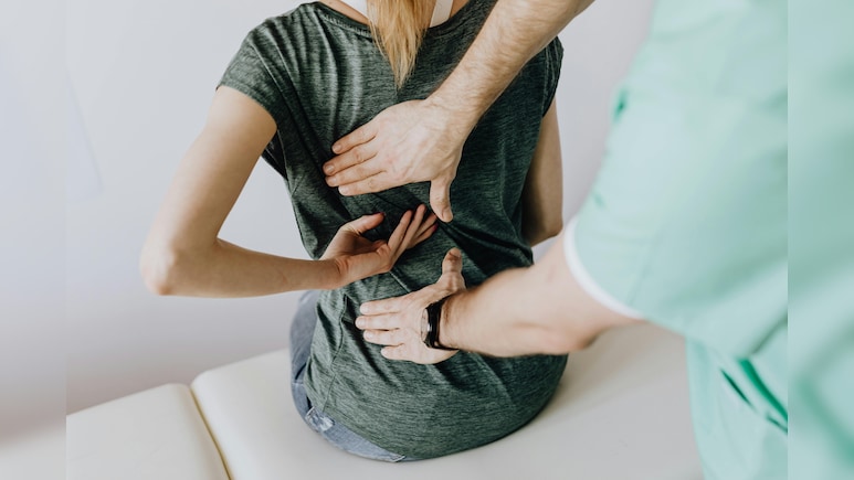 Warning Signs: पीठ में दर्द को न समझें मामूली, हो सकती है किडनी से जुड़ी गंभीर समस्या