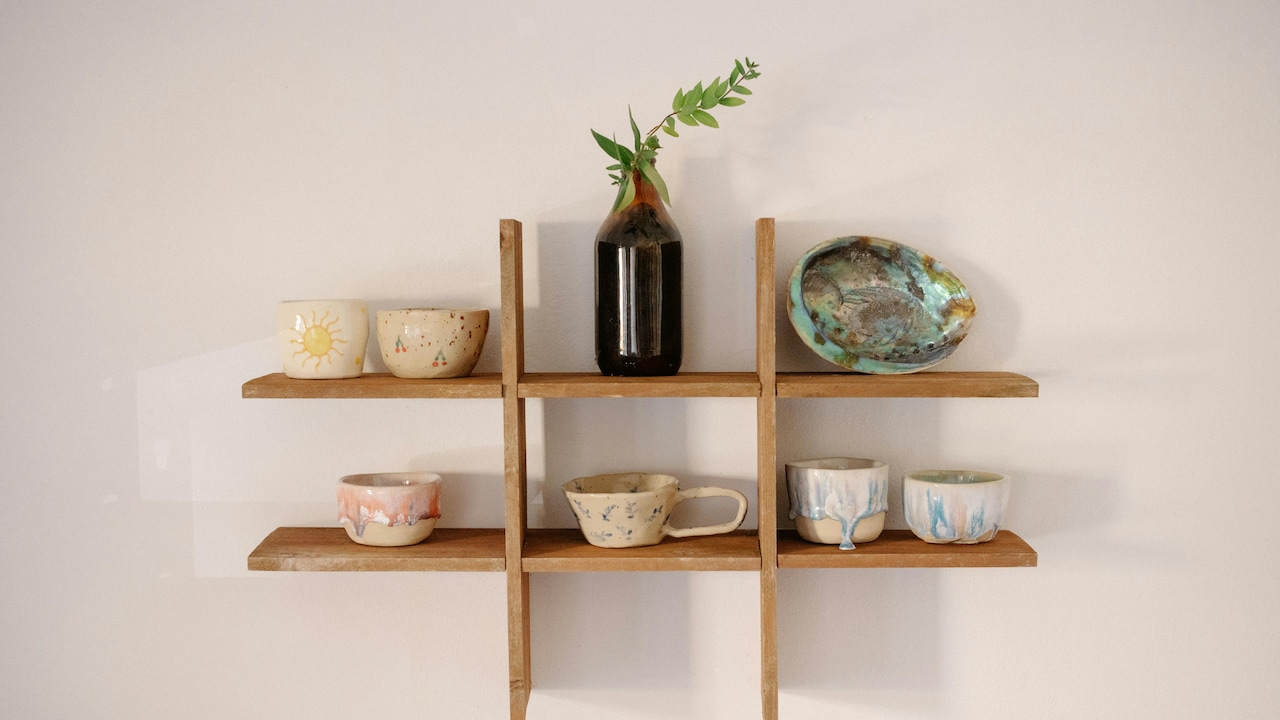 Durable wall shelves that do not bend with weight