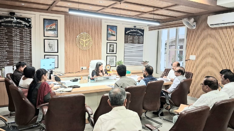 5 साल तक नहीं बदलेगा ड्रेस, फीस भी नहीं बढ़ेगी... नोएडा DM ने स्कूलों को दिए सख्त निर्देश