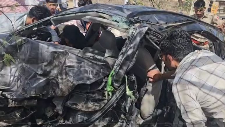 Rajasthan: बाड़मेर NH-68 पर भीषण सड़क हादसा, कार और पिकअप की जोरदार भिड़ंत, 4 लोगों की दर्दनाक मौत