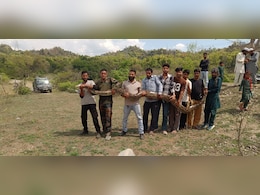 नाले में फंसा 14 फीट लंबा 55 किलो का अजगर, देख लोगों की फटी रह गई आंखें