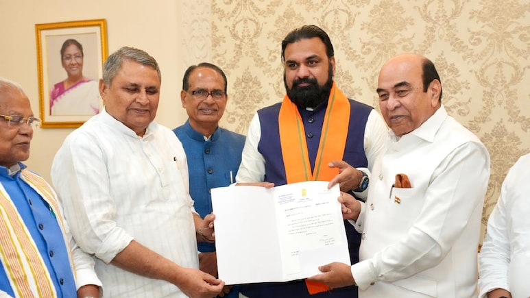 राज्यपाल से मिले सम्राट चौधरी, पेश किया सरकार बनाने का दावा, कल लेंगे CM पद की शपथ