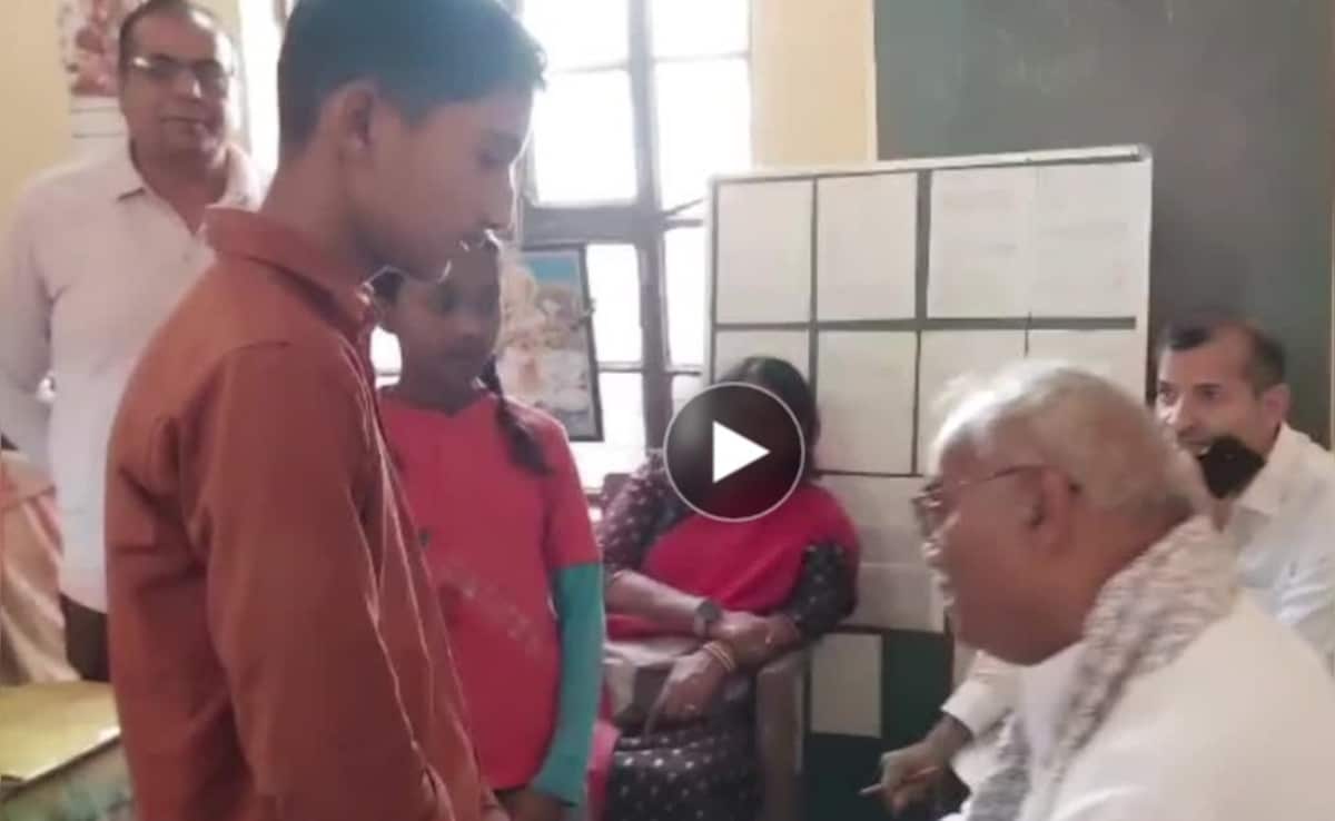 49 में 2 जोड़ने पर 60 होता है...शिक्षा मंत्री के सामने ही खुल गई स्कूलों की पोल, प्रिंसिपल भी गायब