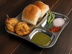 क्या आपको पता है विश्व वड़ा पाव दिवस कब मनाया जाता है? वड़ा पाव सबसे पहले कहां और किसके लिए बनाया गया?