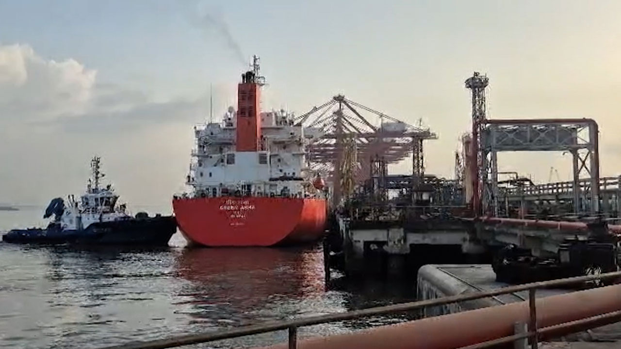 Indian LPG Tanker 'Green Asha' Reaches Mumbai Via Strait Of Hormuz