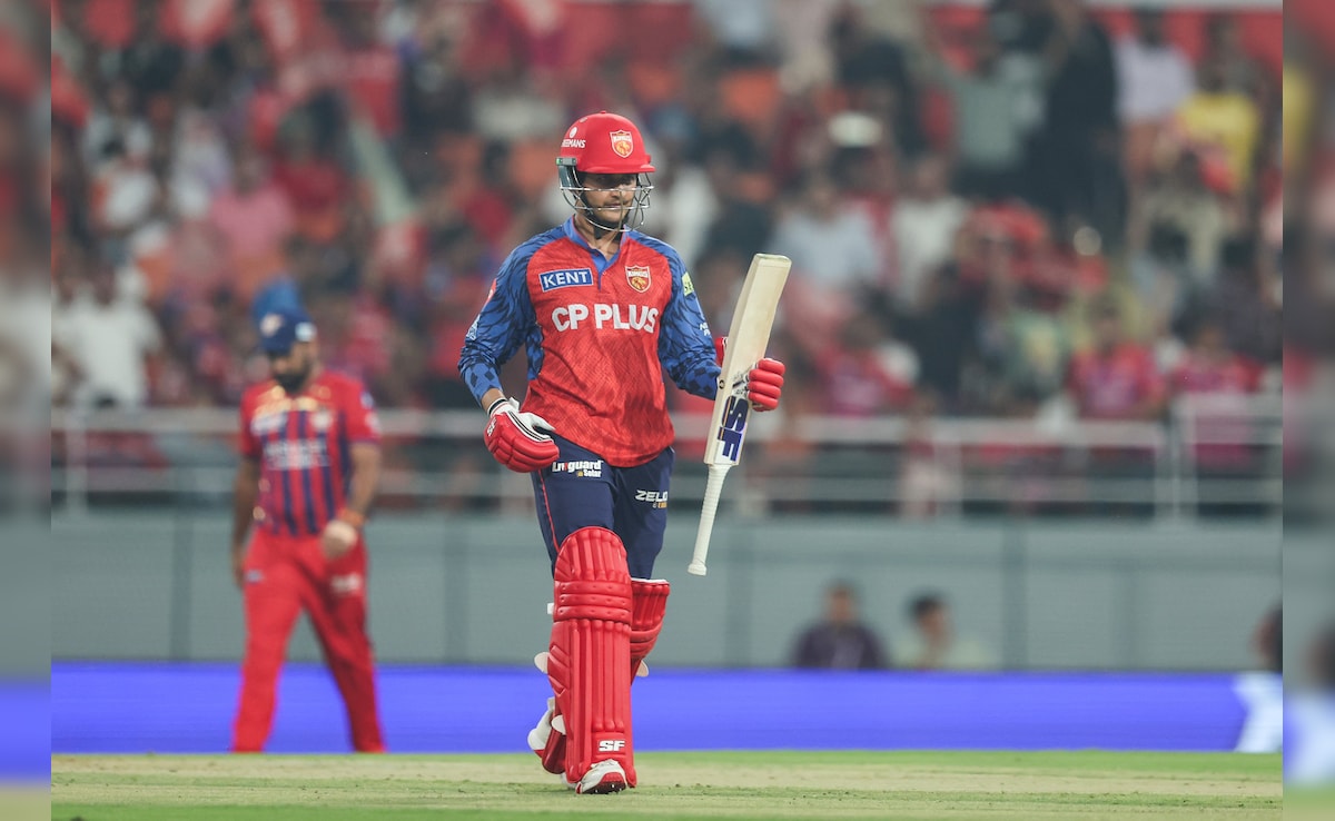 9 छक्के, 4 चौके, 37 गेंद में 93 रन, बल्लेबाज है या तूफान का दूसरा नाम, कौन हैं प्रियांश आर्य?