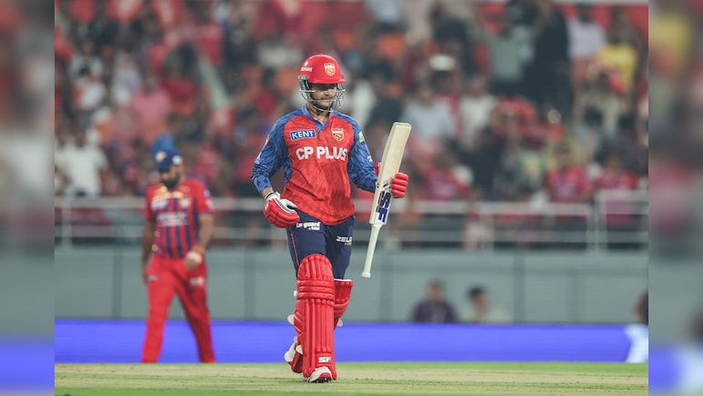 9 छक्के, 4 चौके, 37 गेंद में 93 रन, बल्लेबाज है या तूफान का दूसरा नाम, कौन हैं प्रियांश आर्य?