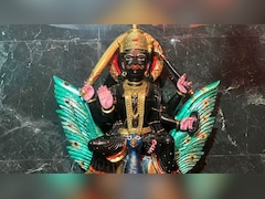 Shani Dev Puja: शनि देव को तेल क्यों चढ़ाते हैं? जानिए पूजा विधि, महत्व और मंत्र