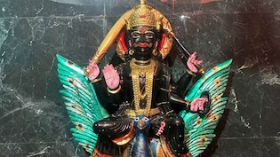 Shani Dev Puja: शनि देव को तेल क्यों चढ़ाते हैं? जानिए पूजा विधि, महत्व और मंत्र