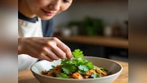 सब्जी में डालकर खाते हैं हरा धनिया? जानिए किस तरह से खाने से मिलेगा ज्यादा फायदा