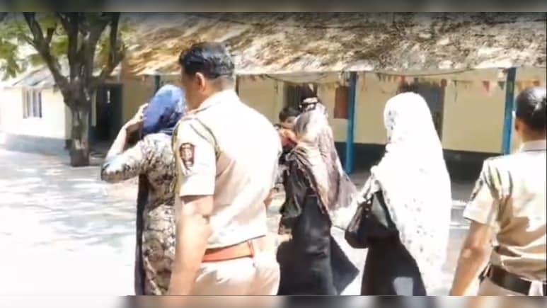 हिंदू बनकर शादी, 4 दिन बाद पता चला मुस्लिम है : सोलापुर में 'लुटेरी दुल्हन' का पर्दाफाश, 2.70 लाख की ठगी