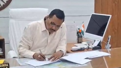 हड़ताल पर गए गोपालगंज के सदर CO पर गिरी राज, सरकार ने लापरवाही पर लिया एक्शन