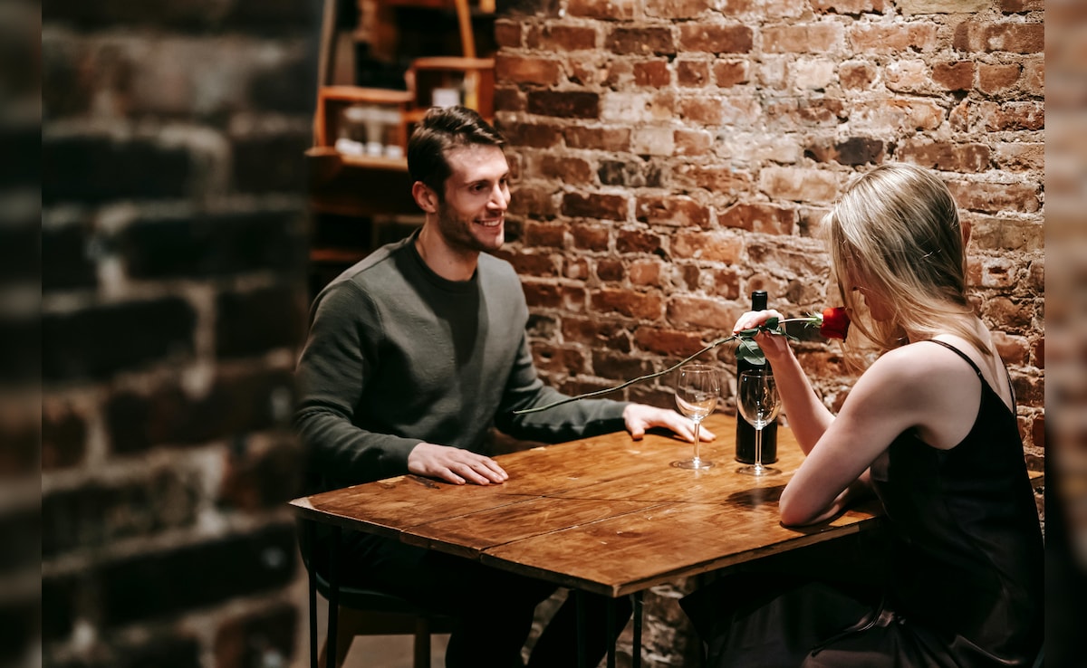 कैसा ये इश्क है...8500 का बिल बनवाकर फुर्र हुई गर्लफ्रेंड, बिल भरते-भरते लड़के के छूटे पसीने