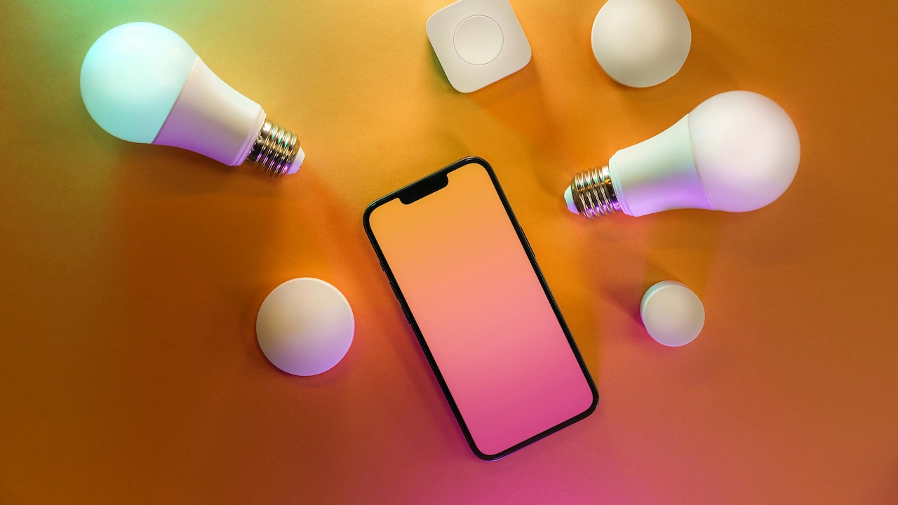 Best 5 Smart LED Bulbs For Custom Lighting At Home