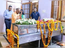 एडीजी अमिताभ यश के आवास पहुंचे CM योगी, दिवंगत पिता राम यश सिंह को दी श्रद्धांजलि