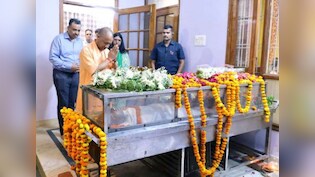 एडीजी अमिताभ यश के आवास पहुंचे CM योगी, दिवंगत पिता राम यश सिंह को दी श्रद्धांजलि