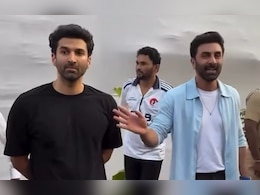 Watch: Ranbir Kapoor Refuses To Pose With Aditya Roy Kapur, And His Reason Is Too Funny