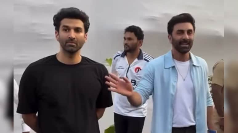 Watch: Ranbir Kapoor Refuses To Pose With Aditya Roy Kapur, And His Reason Is Too Funny