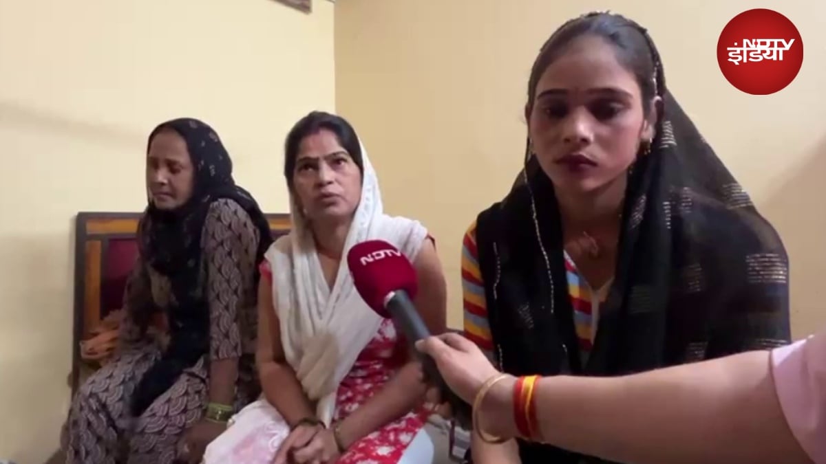 Exclusive: किन हालातों में रहते हैं नोएडा की फैक्ट्रियों में काम करने वाले मजदूर? देखें VIDEO