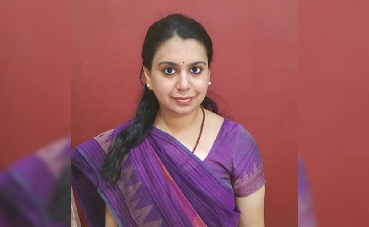 IAS दिव्या मित्तल ने क्यों कहा- 'हमारी शिक्षा व्यवस्था हमें खुश रहना नहीं सिखाती'? गिनाई 9 कमियां — WellsTrack