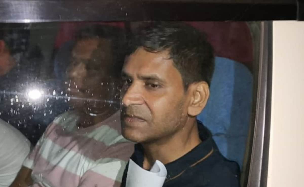 व्यापारी को 95 लाख का नोटिस भेजकर मांग रहे थे घूस, CBI ने  CGST के सुपरिटेंडेंट और इंस्पेक्टर को क‍िया ग‍िरफ्तार — WellsTrack
