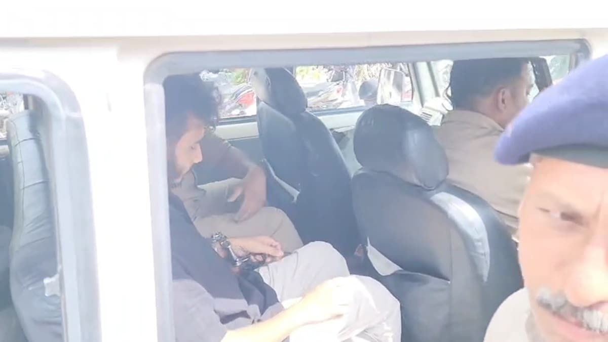manish patel rewa famous youtuber pokkbhan surrendered in MP manish patel rewa famous youtuber pokkbhan surrendered in MP