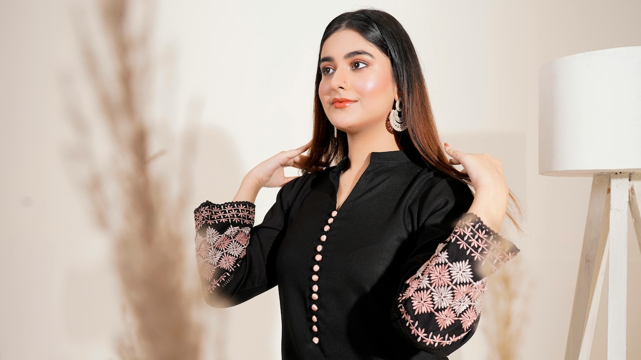 Cotton Kurta Necklines Often Sag Too Soon: What Actually Prevents It Cotton Kurta Necklines Often Sag Too Soon: What Actually Prevents It