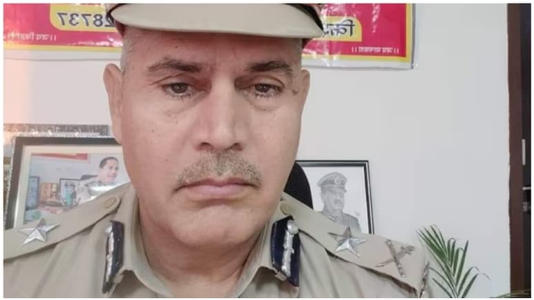 Rajasthan: धीरेंद्र शास्त्री को अंधविश्वासी बताने वाले IPS पर रेप का केस, महिला बोली- 'सरकारी आवास पर बुलाकर की जबरदस्ती'