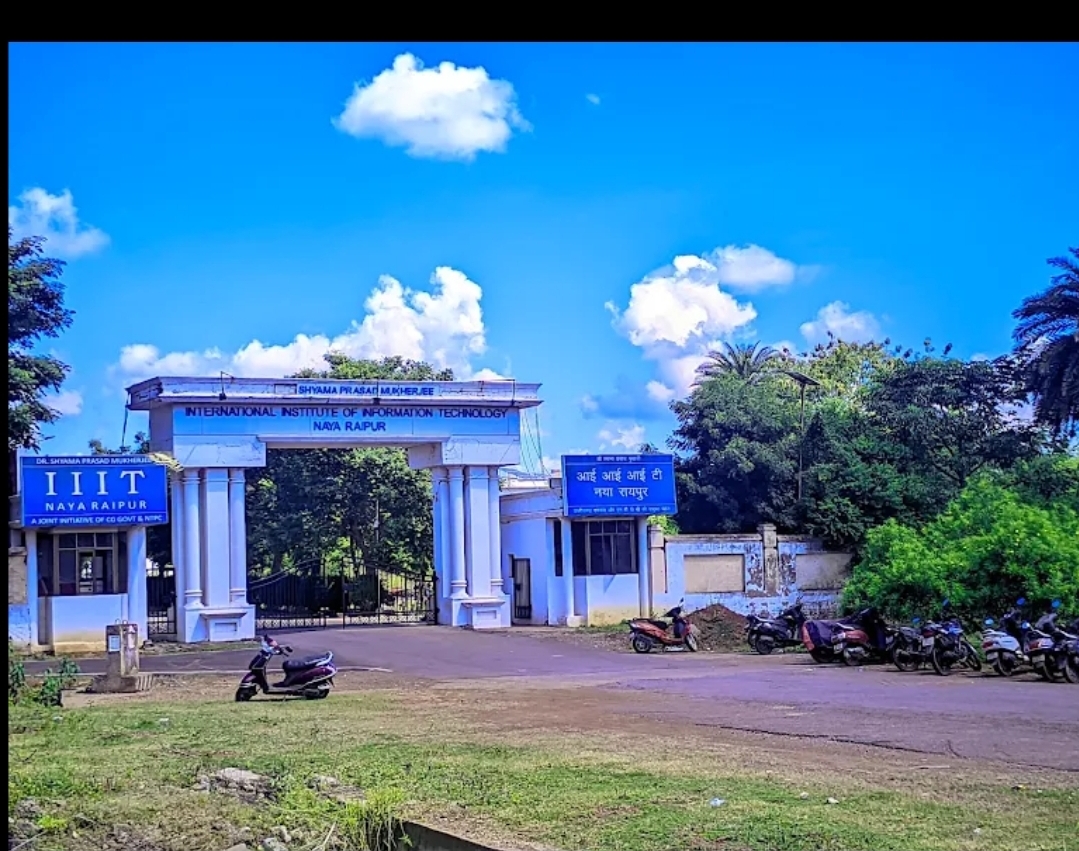 IIIT हॉस्टल में बड़ी चोरी; रायपुर में परीक्षा के दौरान 15 से ज्यादा छात्रों के लैपटॉप गायब, CCTV में ये दिखा