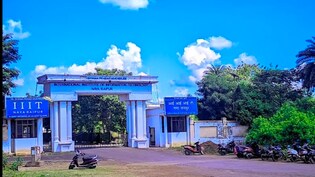 IIIT हॉस्टल में बड़ी चोरी; रायपुर में परीक्षा के दौरान 15 से ज्यादा छात्रों के लैपटॉप गायब, CCTV में ये दिखा