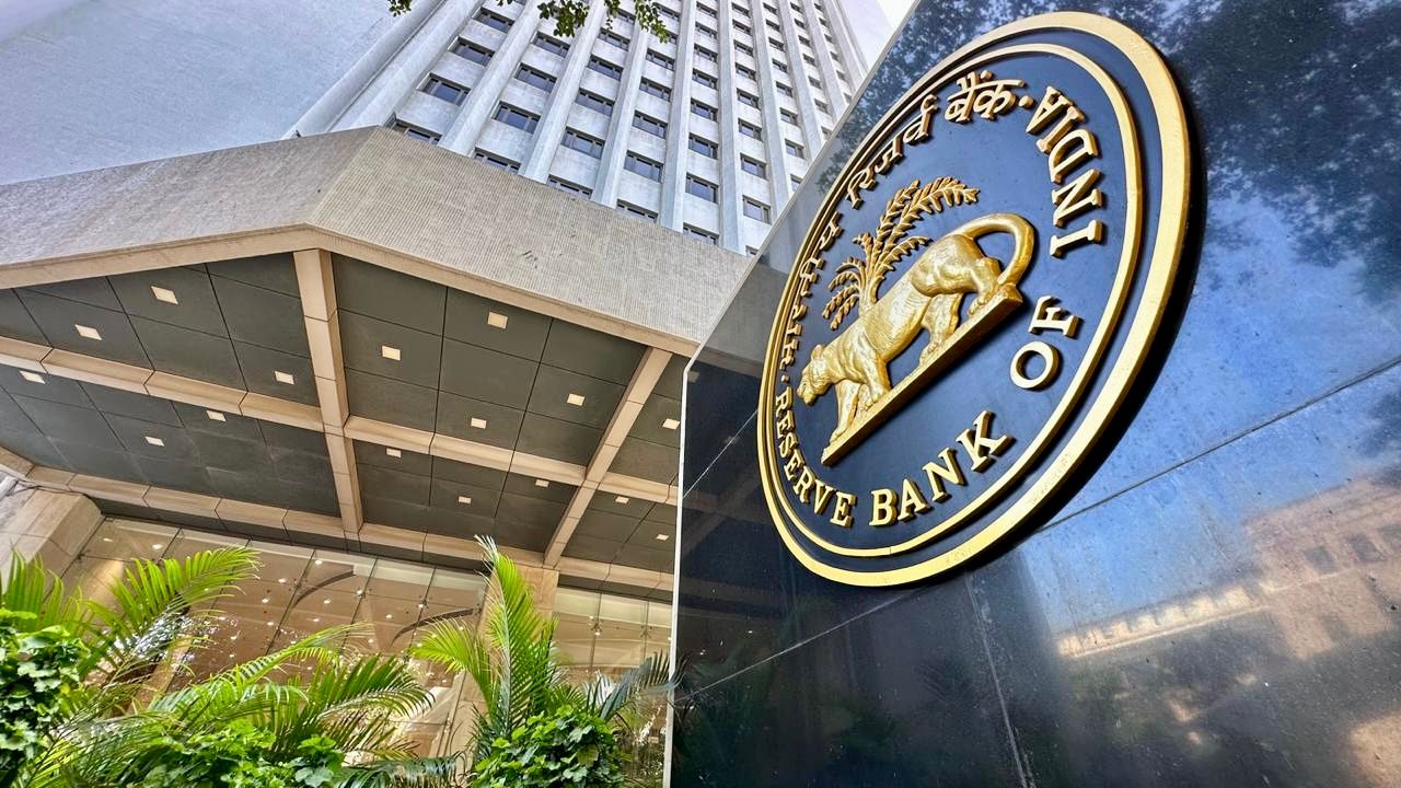 RBI says employee’s unauthorised absence amounts to grave misconduct