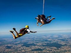 7 Top Places To Go Skydiving Around The World