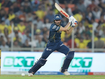 गिल ने फिर जीता फैंस का दिल, CSK का खेल खत्म, अब 1 सीट के लिए 4 मैच और 4 दावेदार