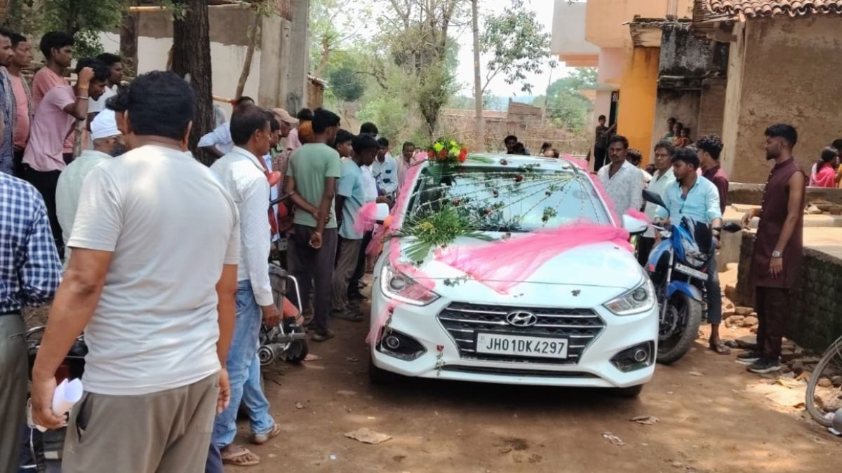 झारखंड: वरमाला के बाद दुल्हन हुई गायब, मंडप मे पूरी रात इंतजार करता रहा दूल्हा, बारातियों ने जमकर काटा हंगामा