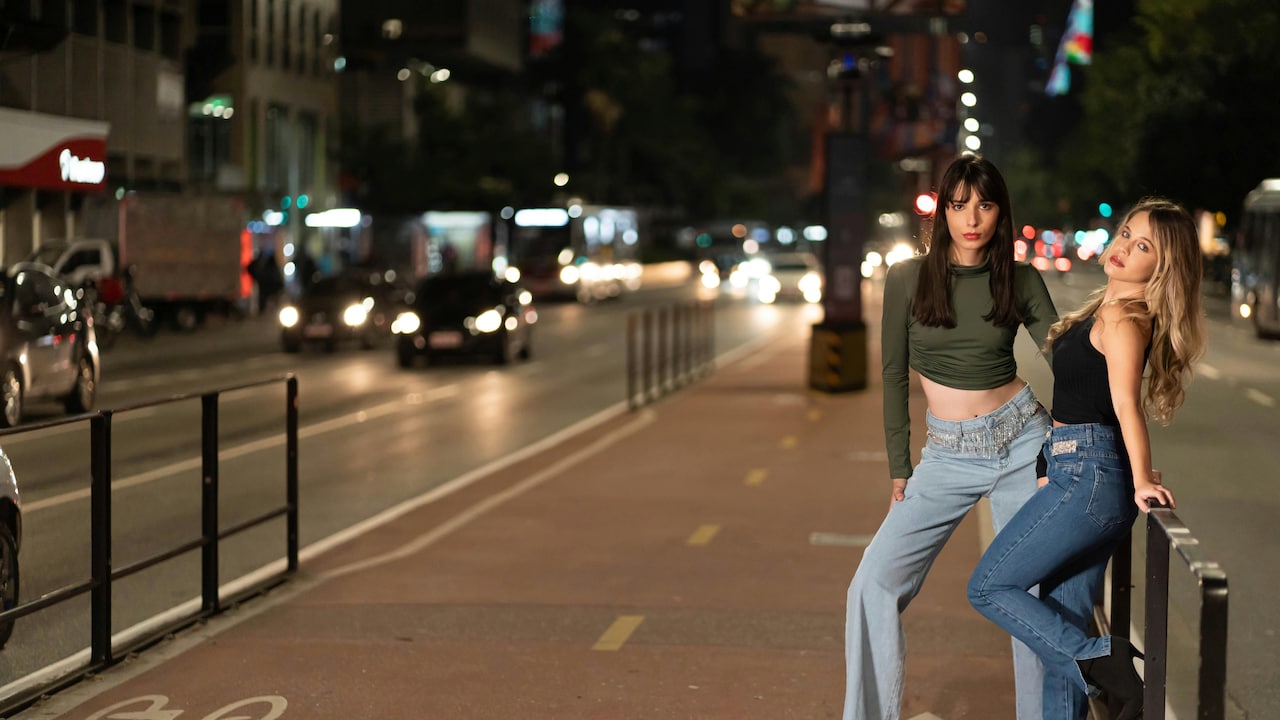 Why Straight-Fit Jeans Are Replacing Skinny Jeans In Everyday Fashion Why Straight-Fit Jeans Are Replacing Skinny Jeans In Everyday Fashion