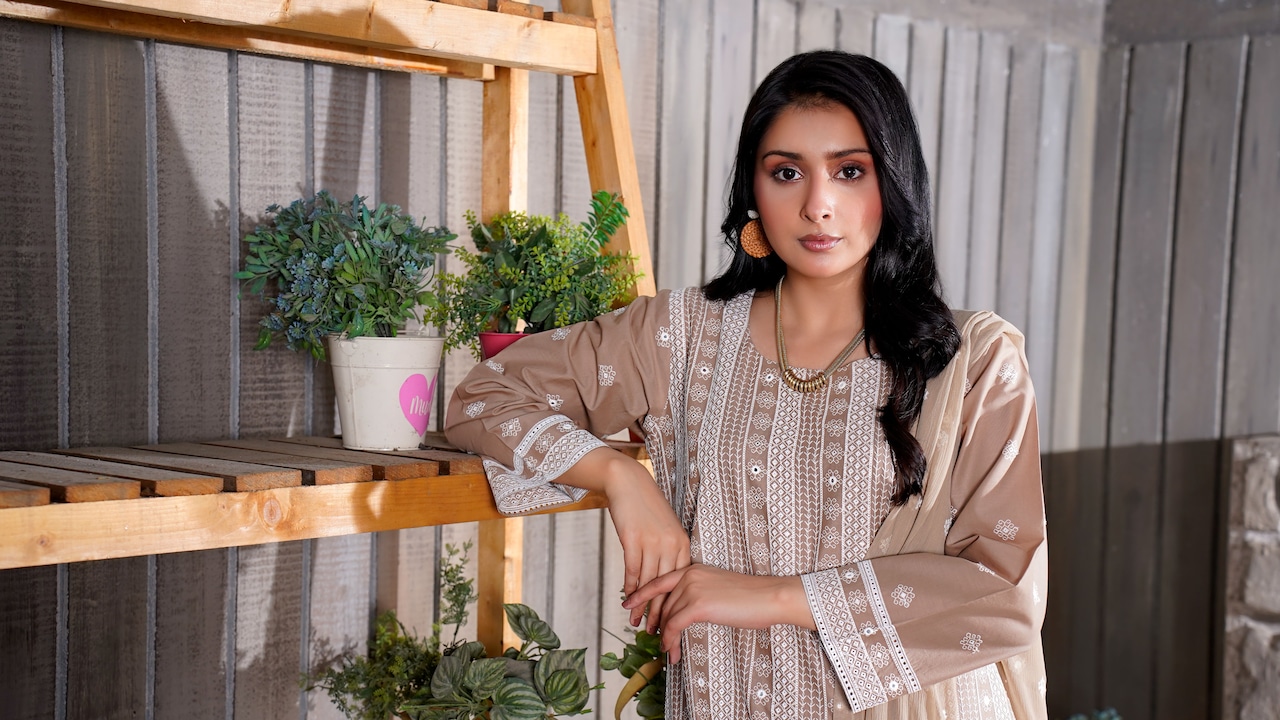 How To Stop Chikankari Kurtas From Looking See-Through In Sunlight