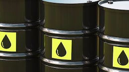 Crude Oil Price : भारताचं टेन्शन झालं दूर, कच्च्या तेलाच्या किमती कोसळल्या, आता LPG ची तुटवडा नाही?