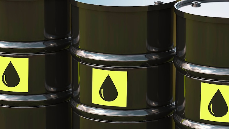 Crude Oil Price : भारताचं टेन्शन झालं दूर, कच्च्या तेलाच्या किमती कोसळल्या, आता LPG ची तुटवडा नाही?