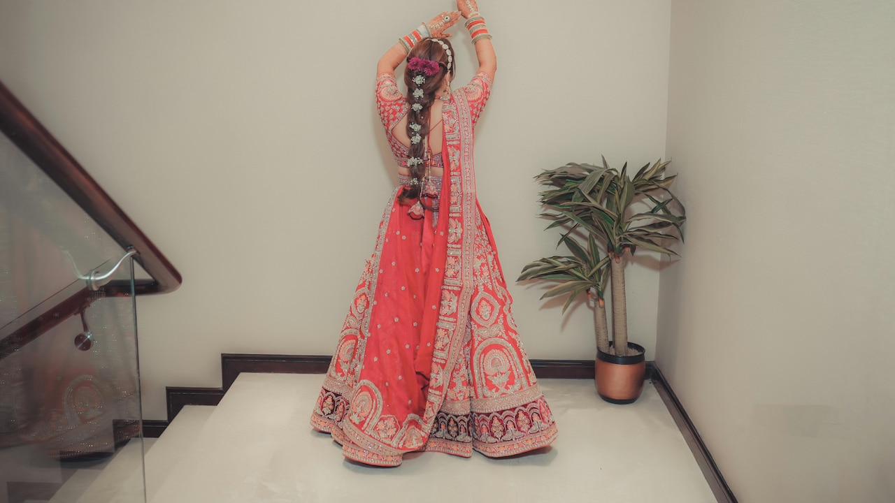 Expert tips to find lightweight lehengas for your next celebration