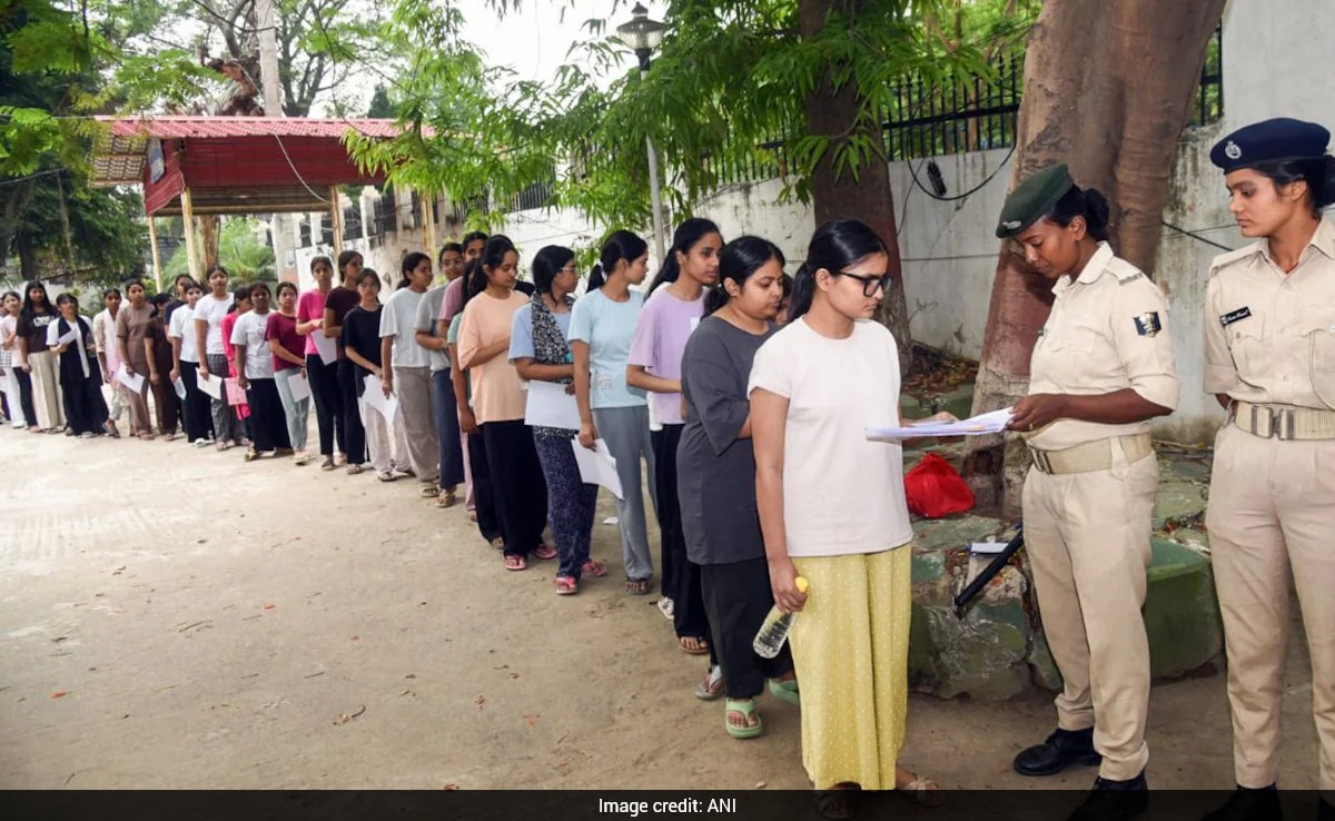 Neet UG 2026: महज इतनी मेडिकल सीटों के लिए लाखों छात्र देते हैं NEET, 5% से भी कम है सक्सेस रेट