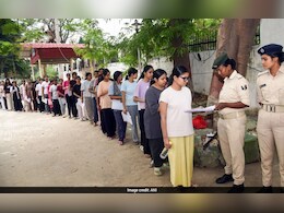 Neet UG 2026: महज इतनी मेडिकल सीटों के लिए लाखों छात्र देते हैं NEET, 5% से भी कम है सक्सेस रेट