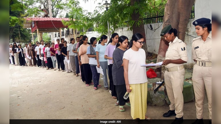 Neet UG 2026: महज इतनी मेडिकल सीटों के लिए लाखों छात्र देते हैं NEET, 5% से भी कम है सक्सेस रेट