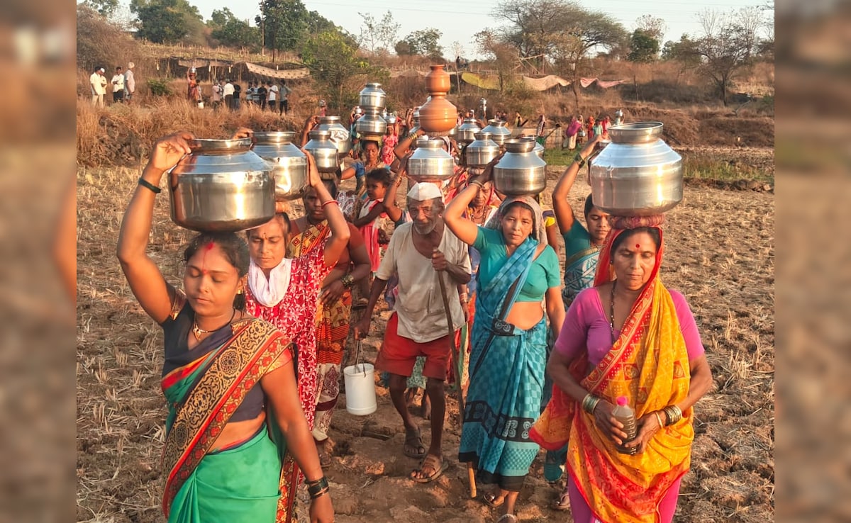 नाशिक जल संकट: 180 गांव टैंकरों के भरोसे, जल जीवन मिशन फेल? पेठ तालुका के आदिवासी बूंद‑बूंद को मोहताज