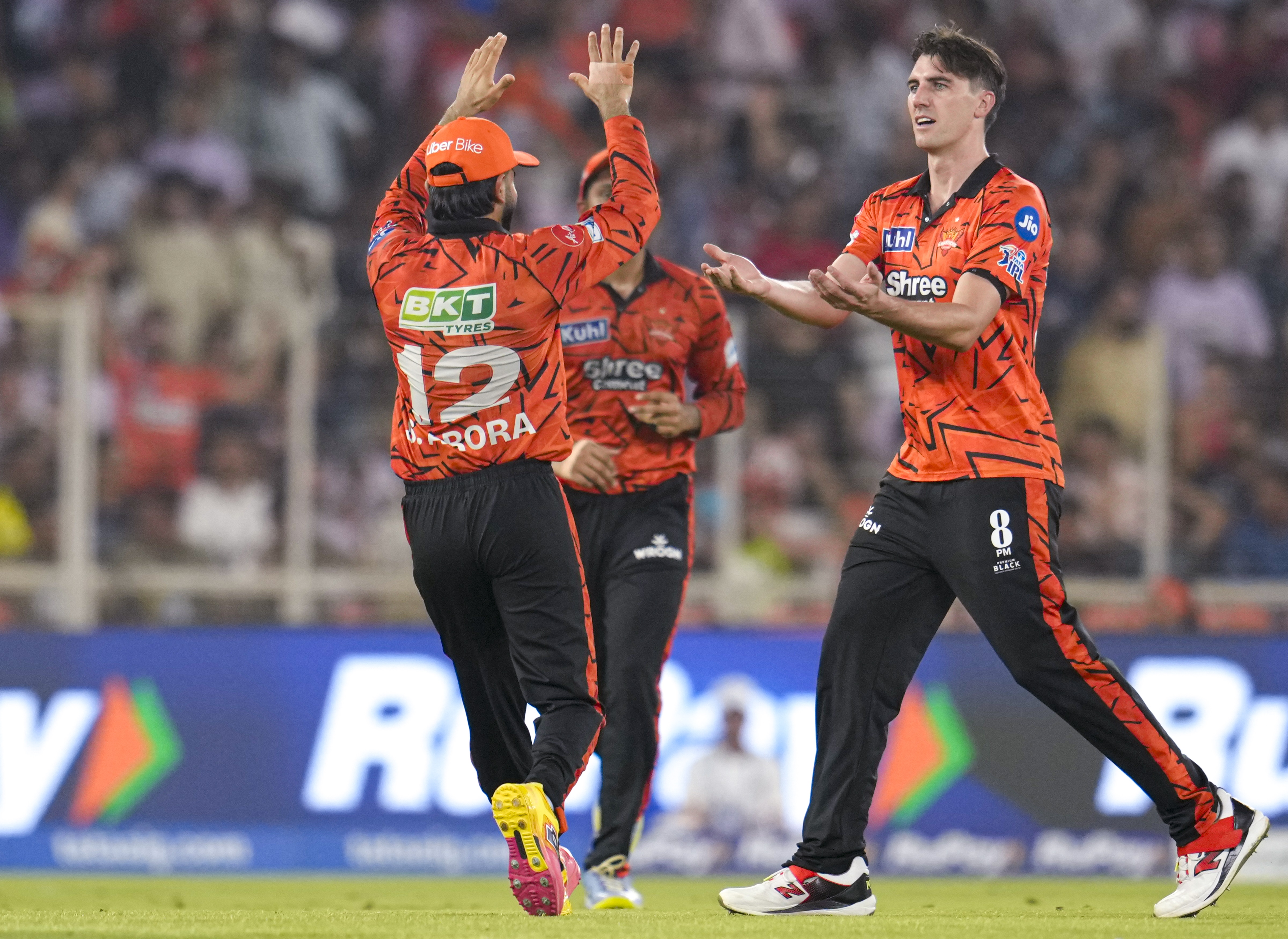 GT vs SRH IPL 2026: मैच गुजरात-हैदराबाद का, सांसे अटकीं चेन्नई-राजस्थान की, जानें क्या है प्लेऑफ का समीकरण