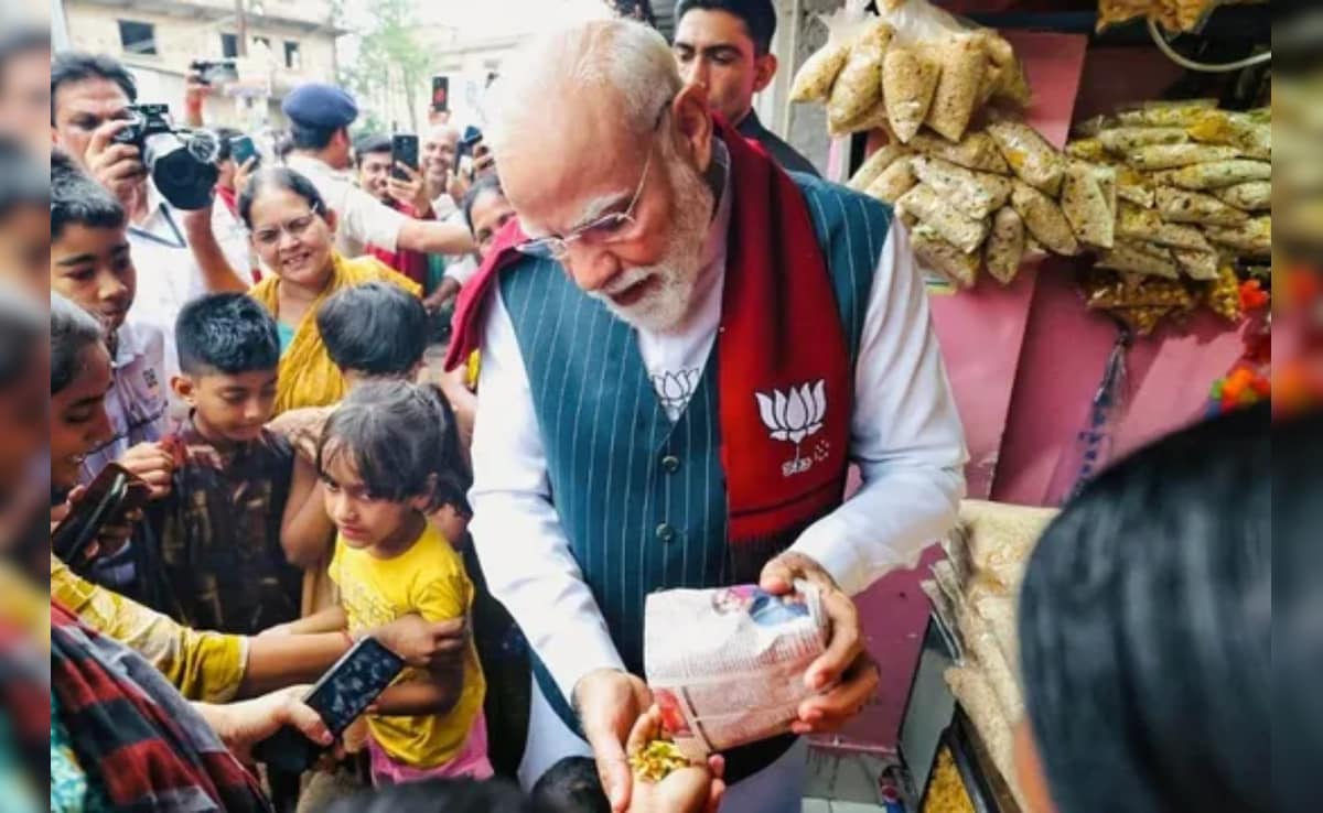 पीएम मोदी की 'झालमुड़ी' हिट, बंगाल में लेफ्ट का तो खाता ही नहीं खुला, चुनाव आयोग के रूझान क्या बता रहे हैं?