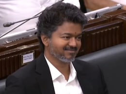 सीएम विजय का थलापति वाला स्वैग, विधान सभा में विधायक ने साइन करने से पहले ली इजाजत तो यूं इशारे में दिया जवाब