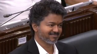सीएम विजय का थलापति वाला स्वैग, विधान सभा में विधायक ने साइन करने से पहले ली इजाजत तो यूं इशारे में दिया जवाब