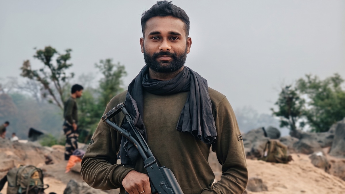 सगाई के 15 दिन बाद शहीद, त&zwj;िंरगे में ल&zwj;िपटकर घर पहुंचे बस्तर फाइटर के जवान संजय गढ़पाले