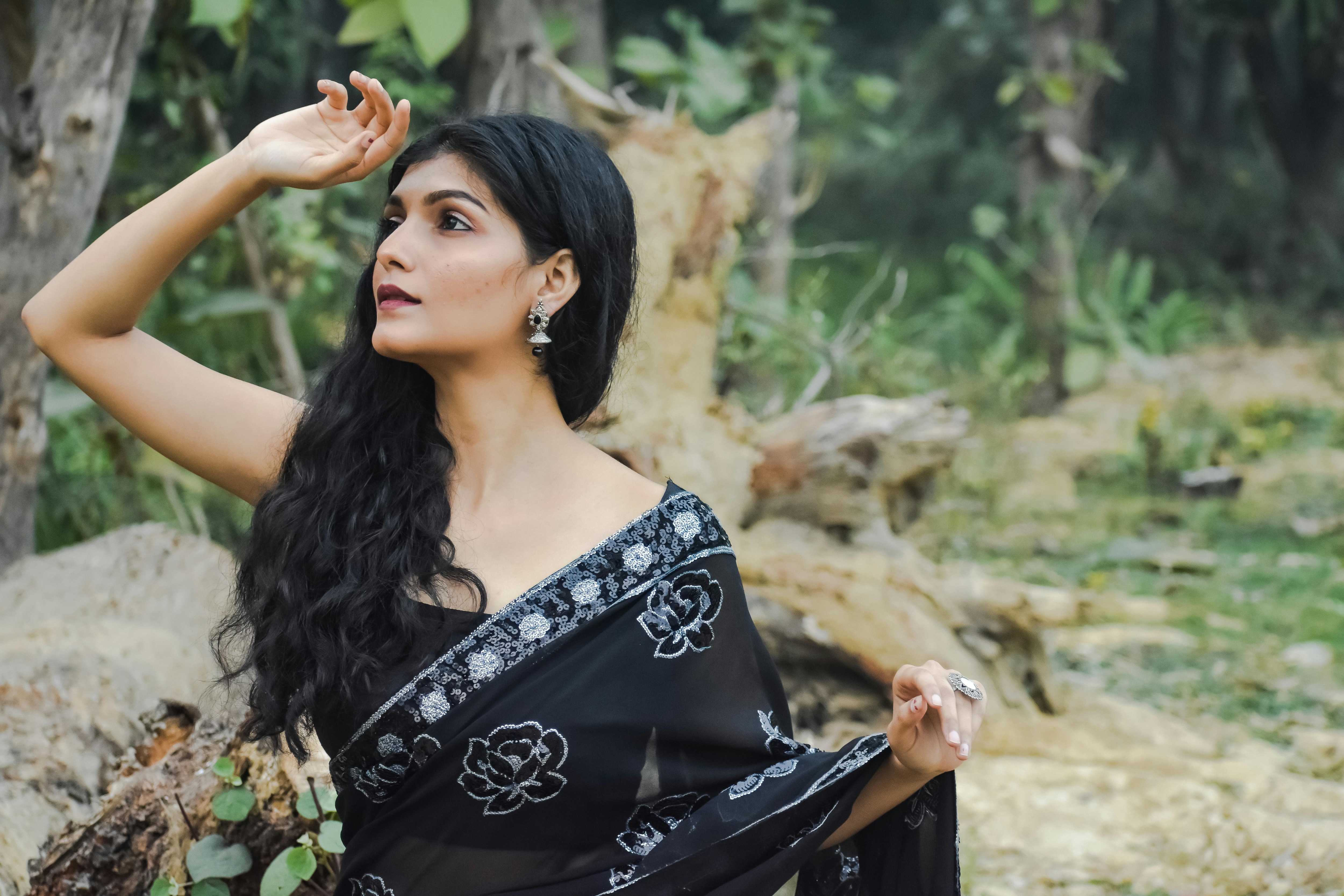 Explore 5 elegant and classy Crop Tops for Saree Explore 5 elegant and classy Crop Tops for Saree